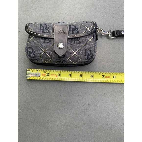 Dooney & Bourke Signature Snap Flap Wristlet NWOT Gift for Her - Picture 8 of 11